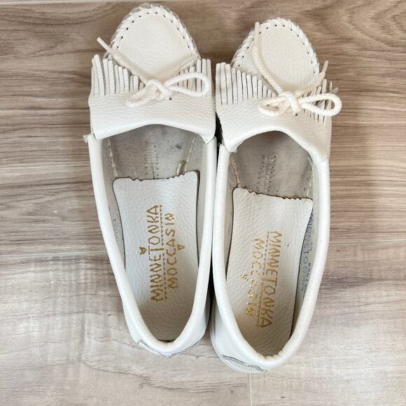 Minnetonka White Leather Women's Moccasin Size 5.5 - Picture 4 of 15